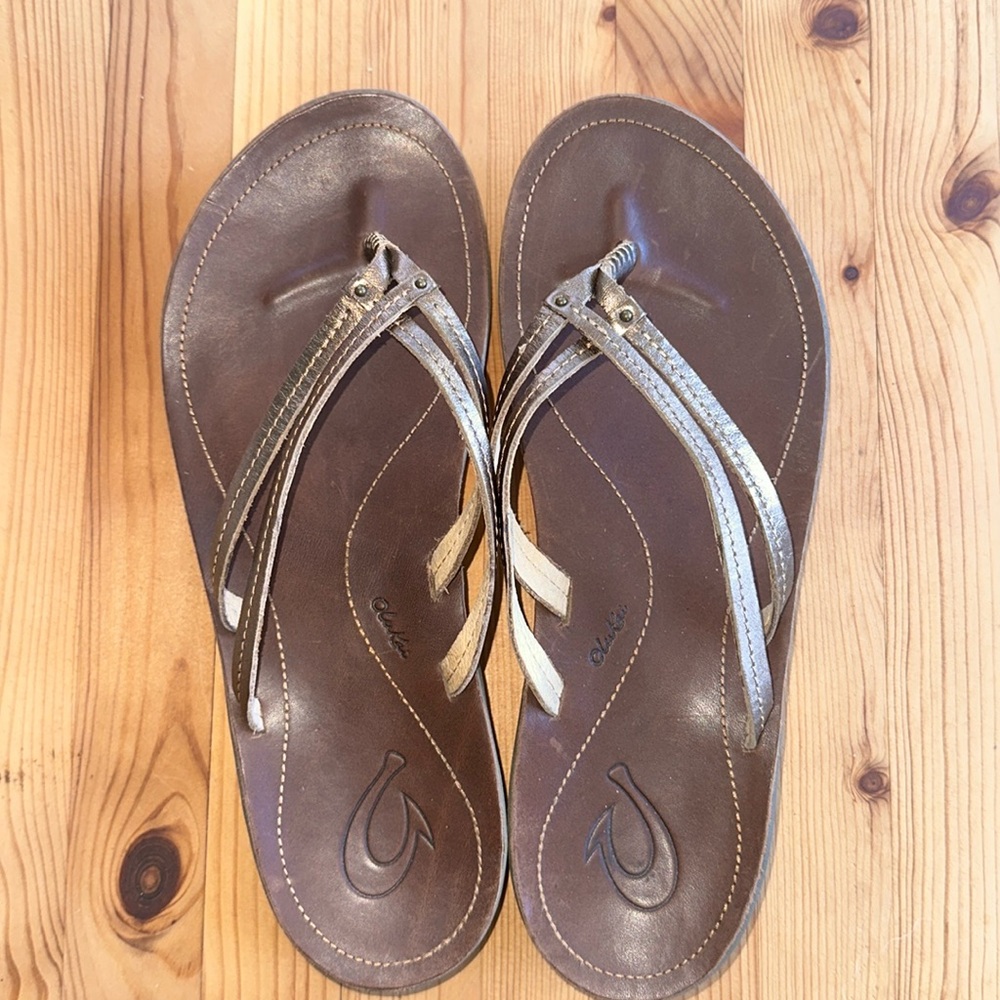 Olukai Women's U'i Flip Flop Sandal Bronze/Dk Java  women’s size 9